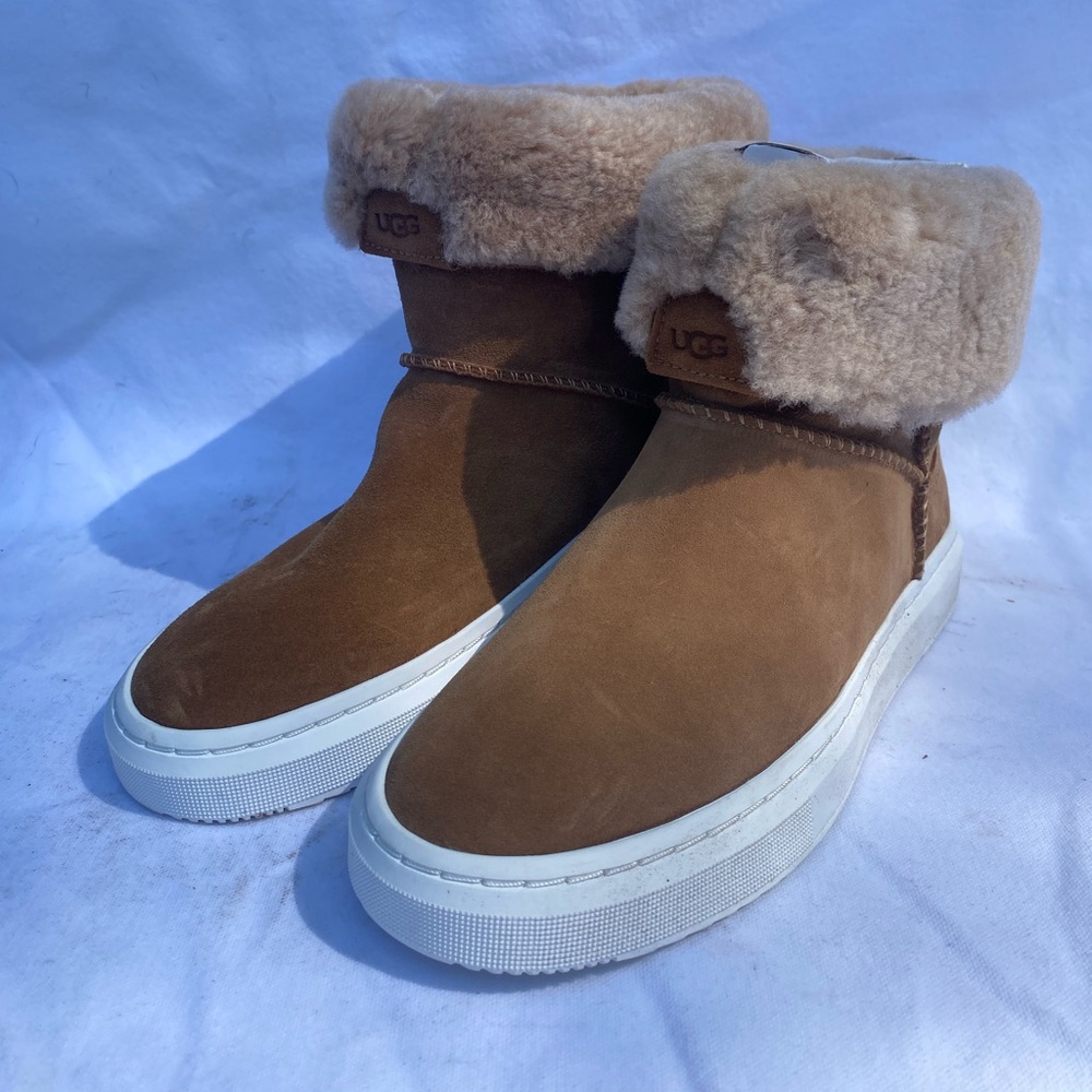 Sneaker boots